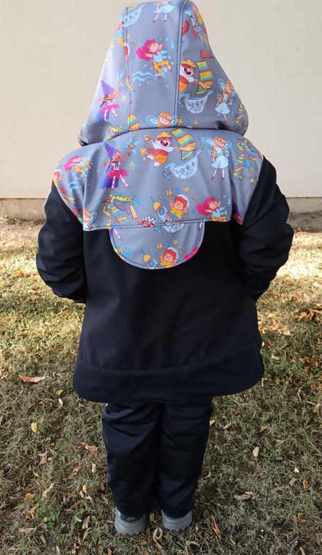 Chlapecká bunda černá vzor karneval