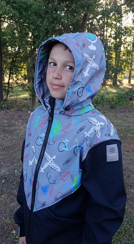 Chlapecká bunda černá vzor letadlo